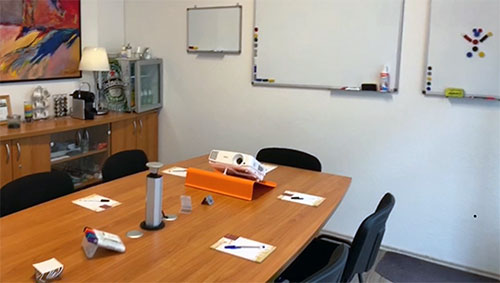 Small meeting room for 1 to 8 people